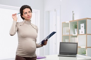 Возможна ли по закону выплата декретного пособия по беременности и родам неработающим женщинам?